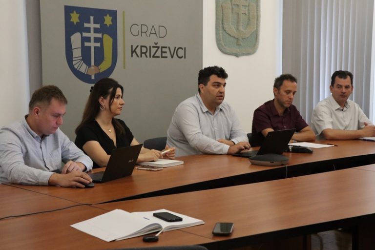 Uoči sjednice Gradskog vijeća predstavljene najznačajnije investicije: proširenje vrtićkih kapaciteta, natkrivanje teniskih terena, semaforizacija raskrižja i rekonstrukcija prometnica