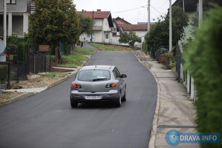 FOTO Asfalt u Hebrangovoj je friški, nedostaje horizontalna signalizacija, doznajemo kad će sve biti gotovo