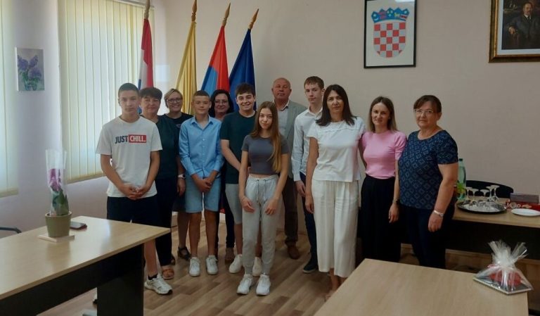 Održan svečani prijam za odlikaše, učenici dobili posebna priznanja i nagrade