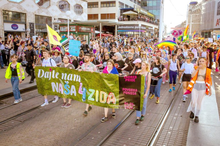 RODNI IDENTITET U HRVATSKOJ Više od trećine Hrvata u potpunosti prihvaća transrodne osobe, no pojedinci i skupine žele ukinuti njihova prava