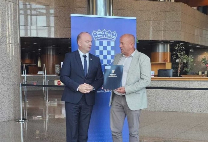 Načelnik Općine preuzeo ugovor o sufinanciranju aktivnosti mladih