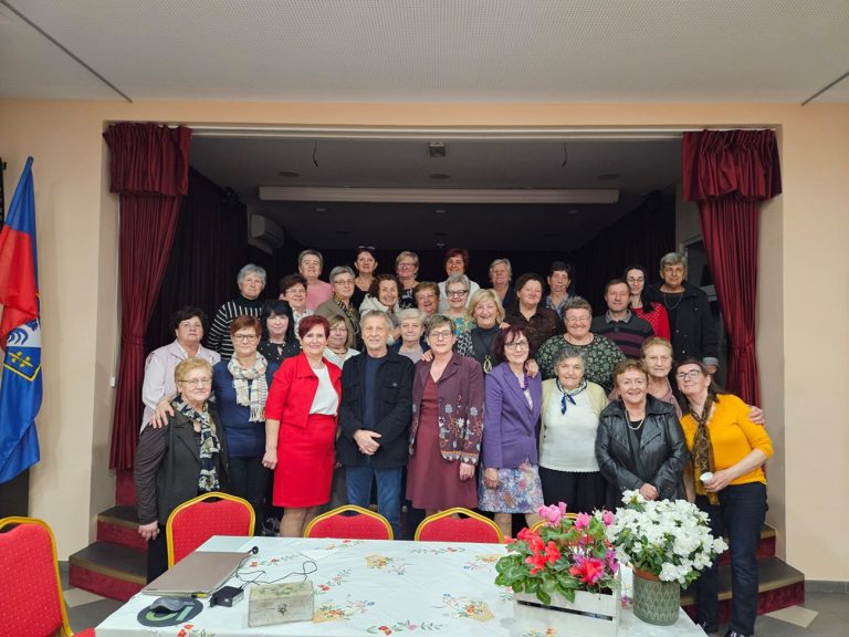 Članice Društva žena organiziraju Novigradsko tradicijsko ruho, prikaz odjeće i predmeta kroz povijest