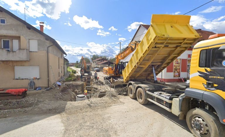 ODABRAN IZVOĐAČ Strojevi uskoro ulaze u dio naselja, stiže i novi asfalt