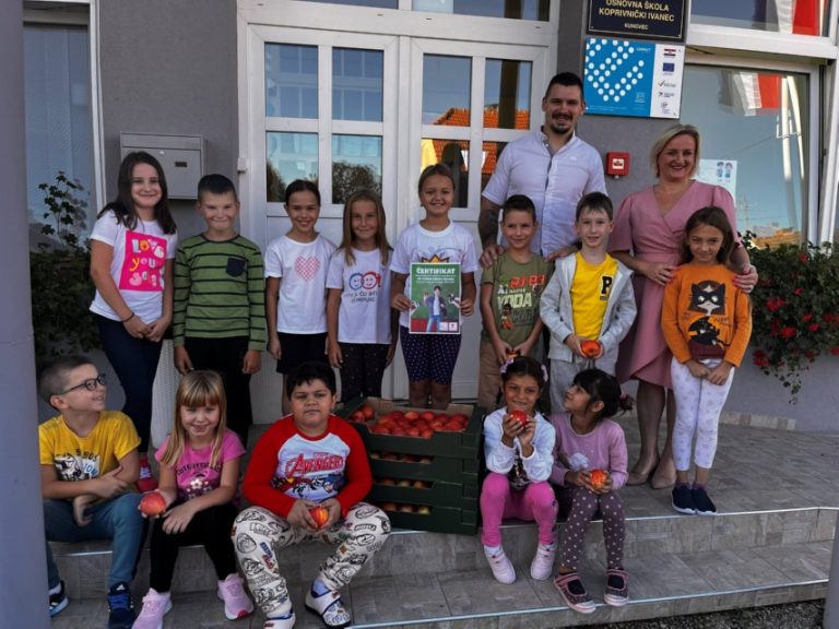 Učenici u Koprivničkom Ivancu jedini će u županiji dobivati besplatno voće od trgovačkog lanca