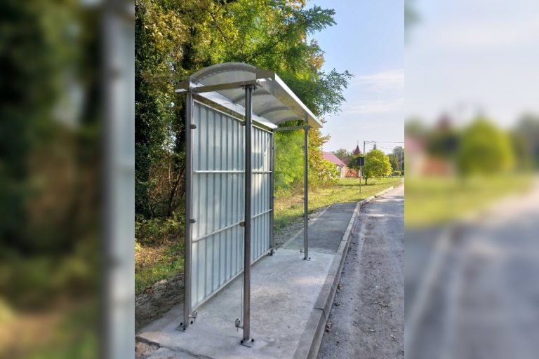 Postavljena nadstrešnica na autobusnom stajalištu, djeca će se moći skloniti od vremenskih neprilika