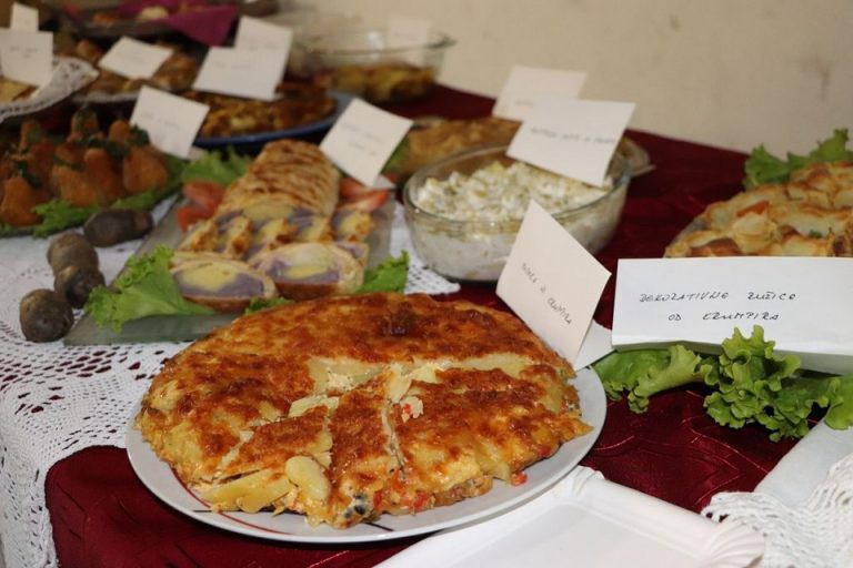 KOPRIVNIČKI IVANEC Udruga žena Ivanečko Srce predstavlja knjižicu recepata zaboravljenih jela