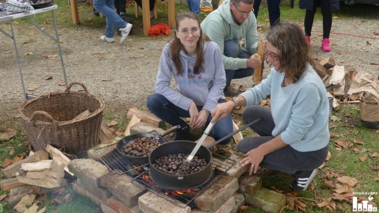 Tradicionalna kestenijada donosi rezbarenje tikvi i vožnju kočijom uz burger-zalogaje