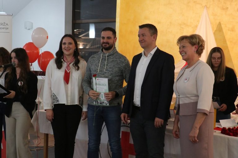 FOTO Jubilarni dobrovoljni darivatelji krvi primili priznanja, Paša: U posljednjih godinu dana prikupili smo 1.207 doza krvi