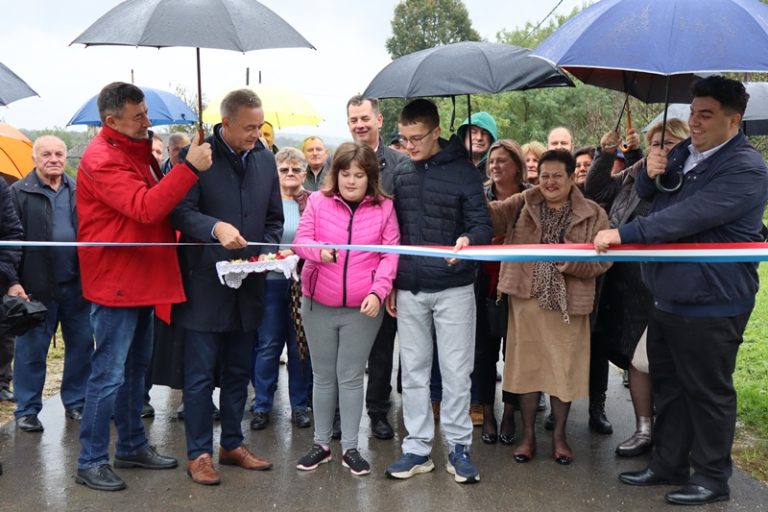 Otvorena cesta u naselju Pobrđani, uskoro se očekuje i priključak na vodu