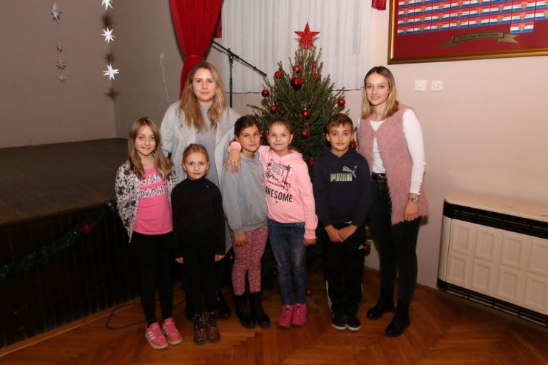 ADVENT Pali se prva svijeća, svakoga vikenda program u drugom naselju