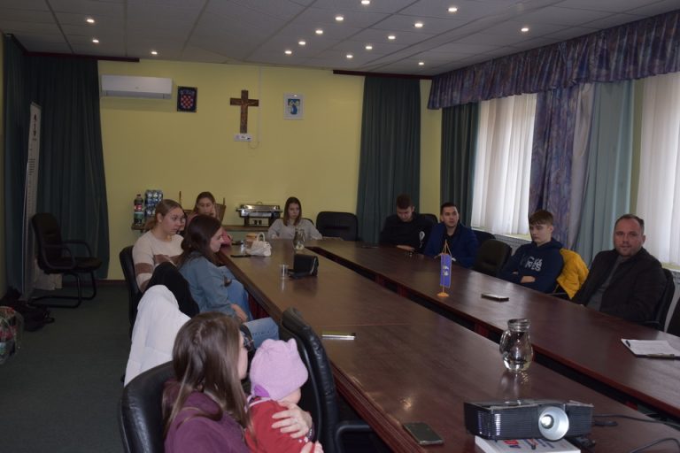 Udruga SUMA poticala mlade na aktivnije uključivanje u lokalnu politiku