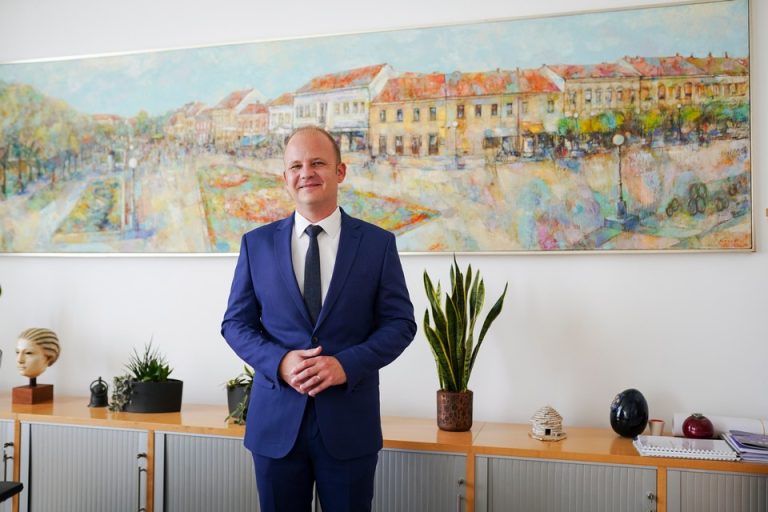 Božićna čestitka gradonačelnika Mišela Jakšića