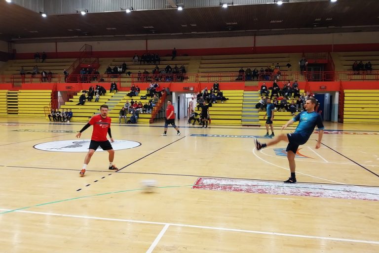 [KC LIGA] Počela je nova sezona: Klikaj.hr / Zona tri / Bioter i UMNK krenuli s pobjedama, uvjerljivi KURS i Romantičari