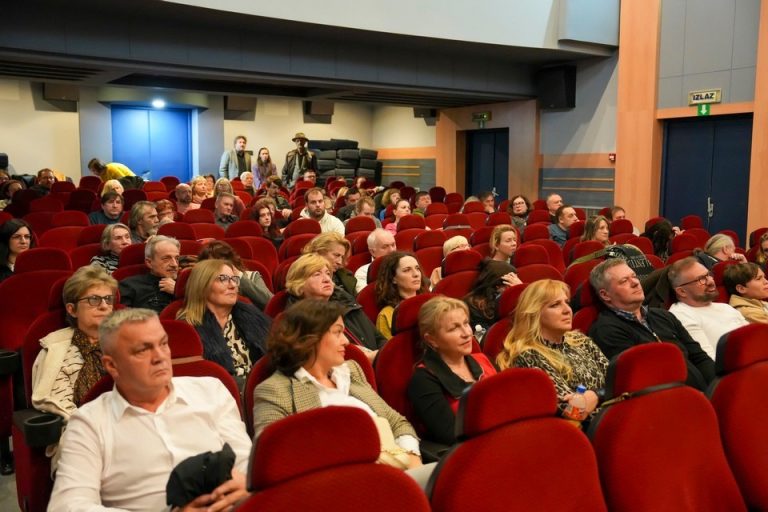 Forum žena SDP-a organizira besplatnu projekciju filma ‘Samo kad se smijem’, evo kada i gdje