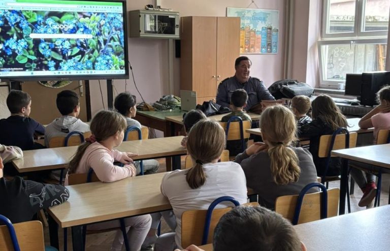 Školarci učili o sigurnosti na internetu i prepoznavanju neprimjerene komunikacije