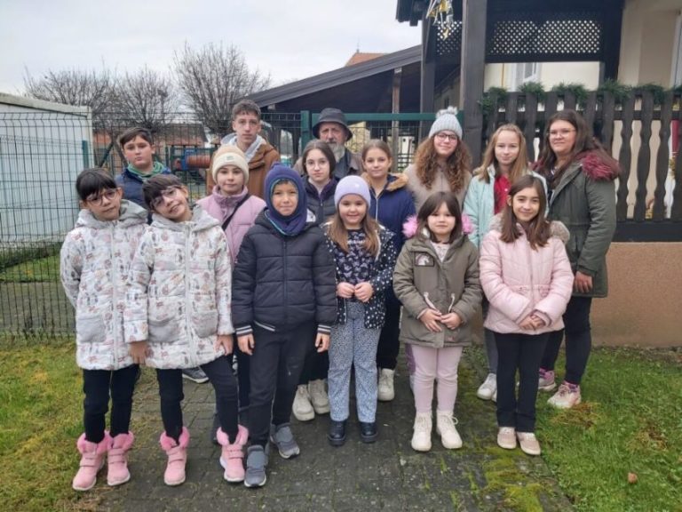 Na Božićnoj priredbi uz igrokaze i izložba Male škole keramike