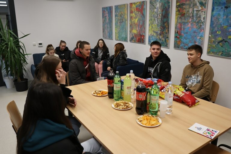 FOTO Križevci dobili novi dnevni boravak za mlade, gradonačelnik Rajn: Želim da se prostor što više koristi budući da je zamišljen da živi upravo zbog mladih