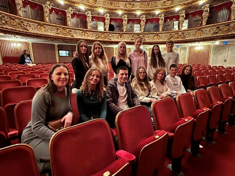 FOTO Mladi Crvenog križa boravili u Zagrebu, educirali su se i uživali u predstavi