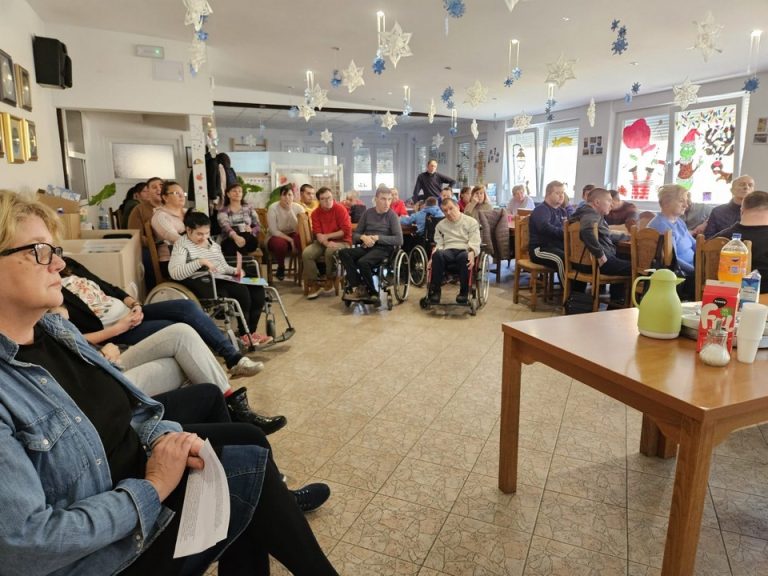 FOTO Udruga Latice počela s projektom ‘Zajedno u znanosti i prehrani’, članovi i njihovi roditelji sudjelovali na diskusiji