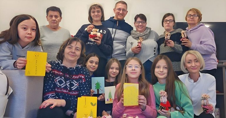 FOTO: ‘RUKE LJUBAVI’ Učenici razveselili korisnike Centra za osobe s invaliditetom Đurđevac