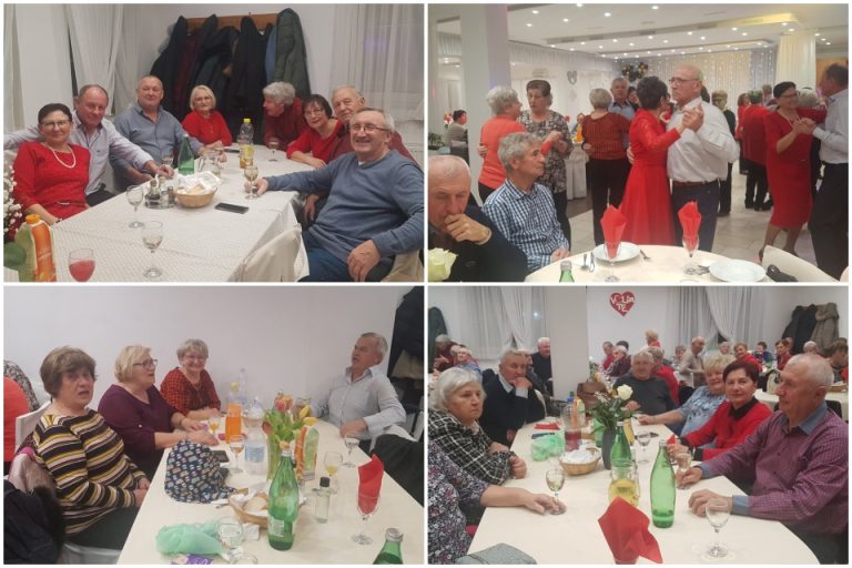 FOTO Umirovljenici obilježili Valentinovo, u odjeći prevladavala crvena boja kao znak života
