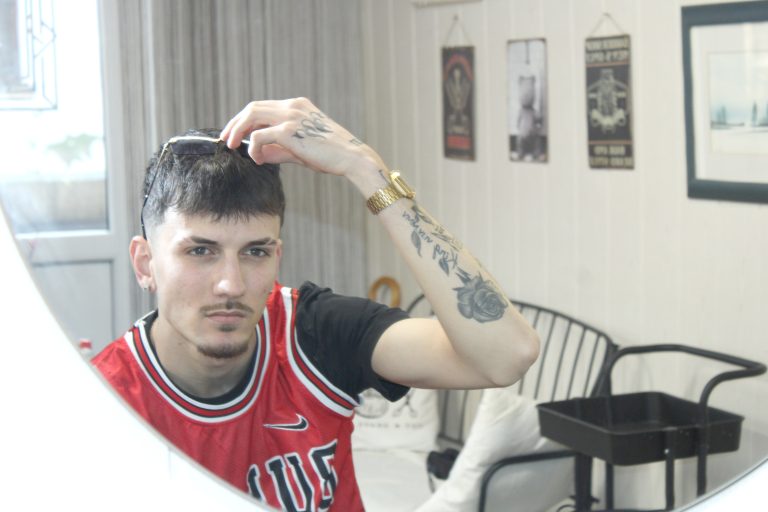 POGURANAC Petar Rogoz ima tek 20 godina, a nedavno je otvorio barber shop: Prvo sam šišao frendove, a onda sam krenuo šišati sve po redu