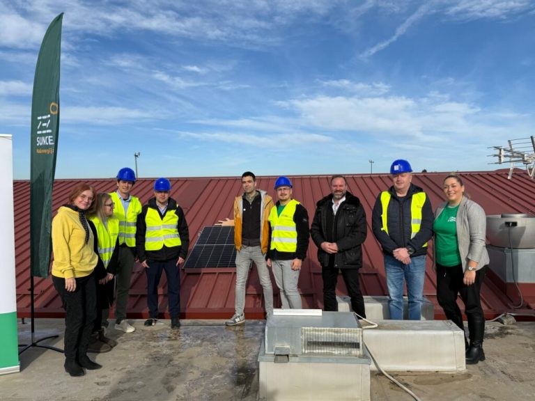 Na krovu Gradske tržnice položen panel-temeljac prve solarne elektrane u stopostotnom vlasništvu građana
