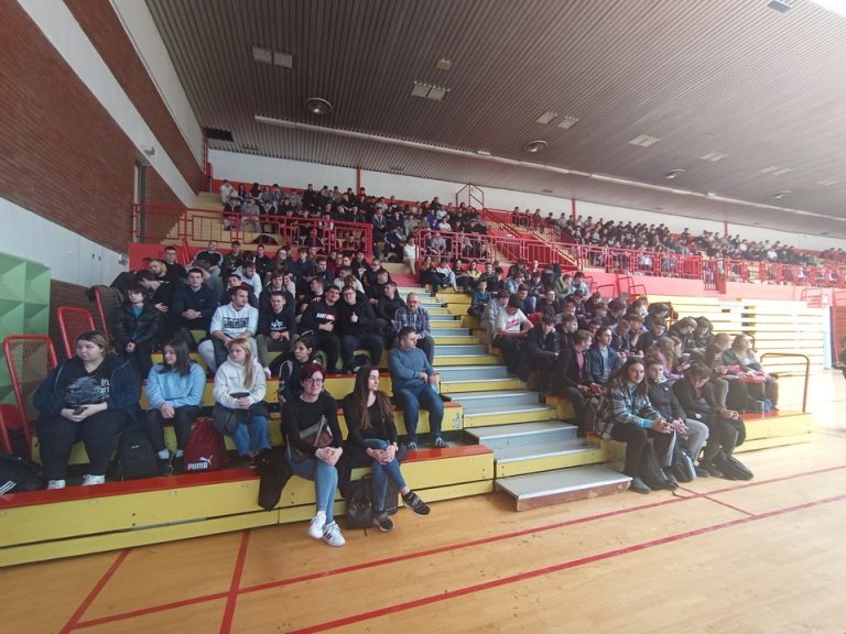 VAŽNA AKTIVNOST Više od 200 koprivničkih srednjoškolaca educiralo se o vršnjačkom nasilju i cyberbullyingu