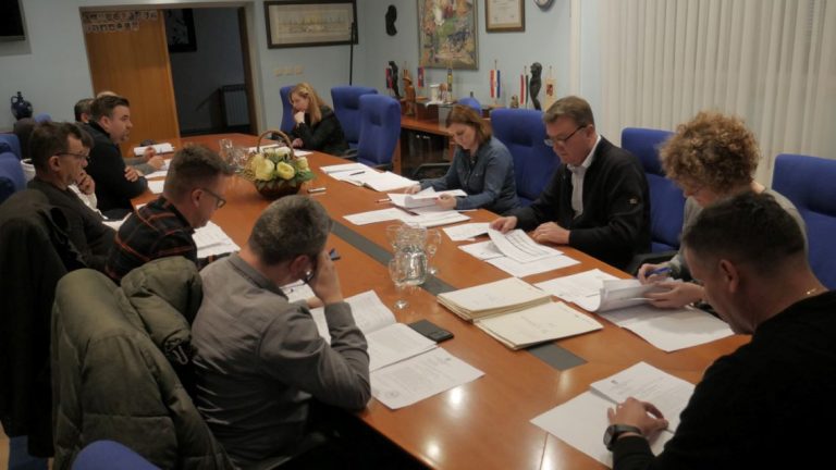 Vijećnici održali sjednicu: rebalansom više novca za uređenje i stanovanje, na groblje stiže rasvjeta