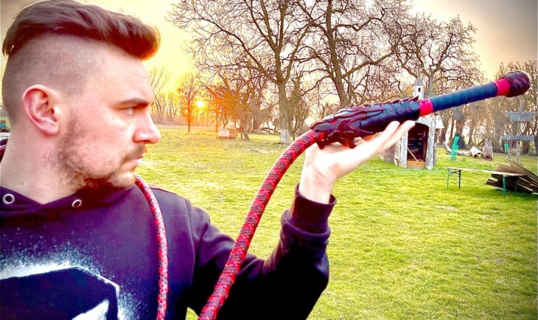 [POGURANAC] WHIP MAKER ERVIN KUKEC Ervin ima zanimljiv hobi koji namjerava pretvoriti u posao: U zadnje vrijeme počeo sam dizajnirati i fetiš bičeve