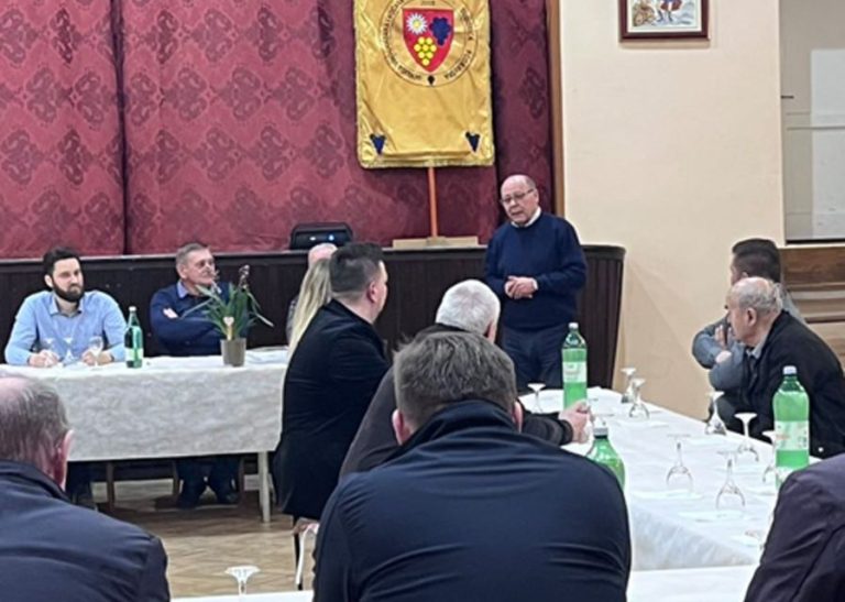 Članovi Grozdeka održali redovnu skupštinu, dobru vinogradarsku godinu zaželio im i načelnik Kolman