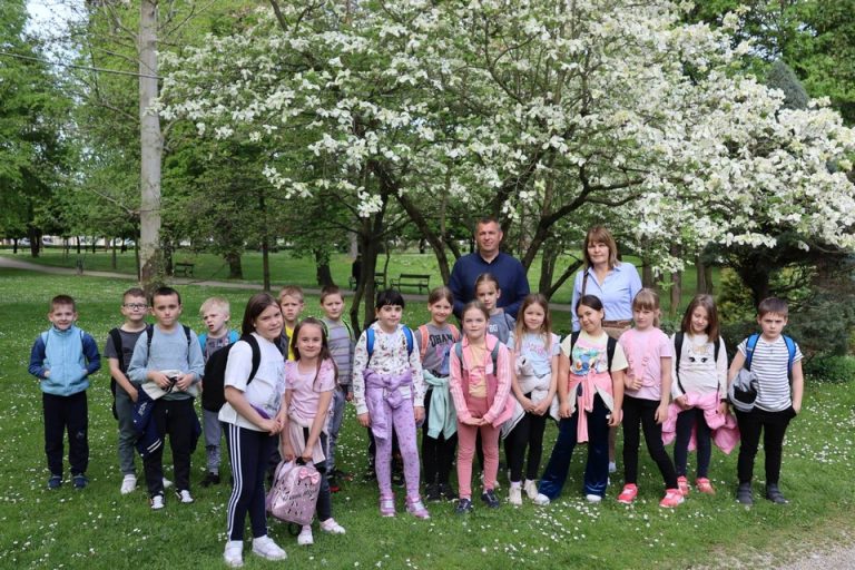 FOTO Edukativnom šetnjom u Gradskom parku obilježen Dan planeta Zemlje