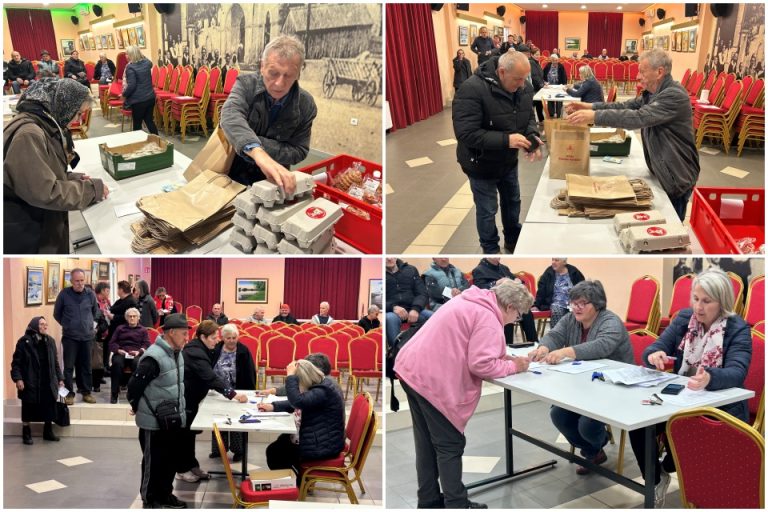 FOTO Uz uskrsnice stariji stanovnici dobili i prigodne pakete, Brljek: Stavili smo i po jednu šunku, nije baš ona najmanja