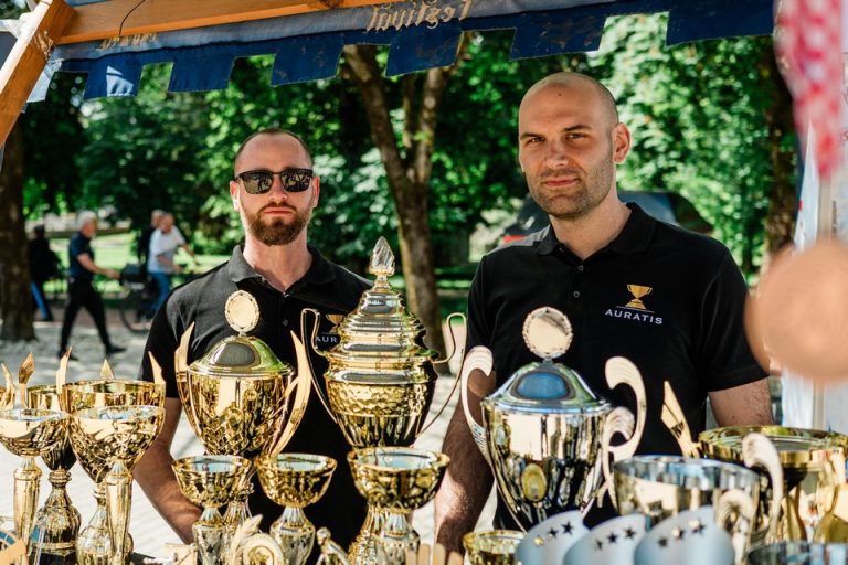 FOTO: POGURANAC Marko Hanžeković i Robert Stilin osnovali tvrtku ‘Auratis’ za izradu pehara i medalja