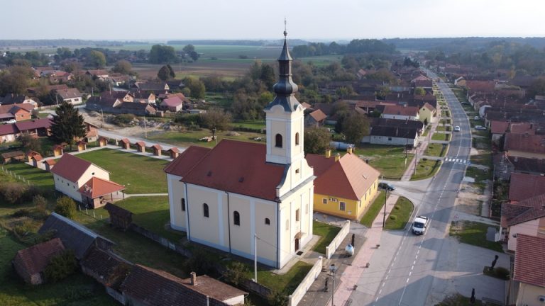 HLEBINE Rekonstruirana pješačka staza na Trgu Ivana Generalića
