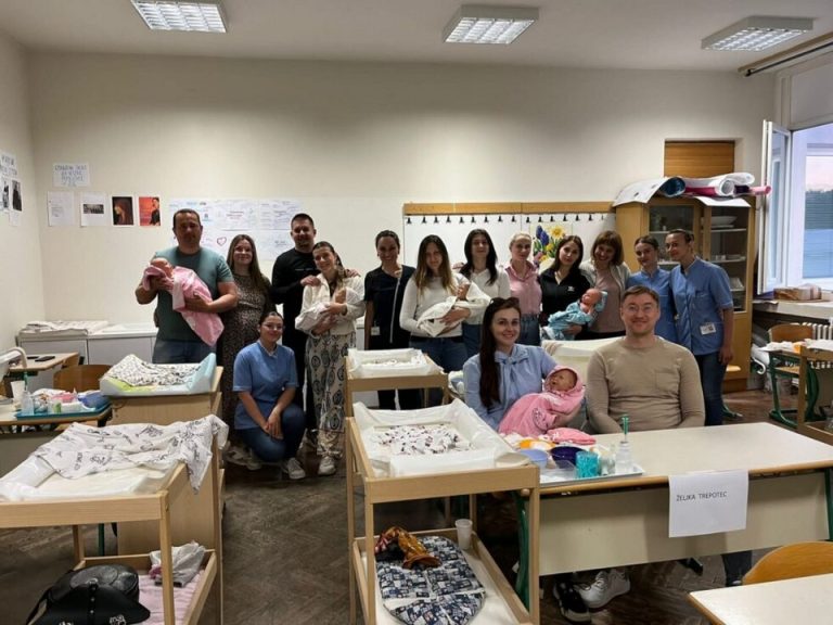 FOTO Budući roditelji uvježbavali osnove ‘babyhandlinga’ i kupanja djeteta