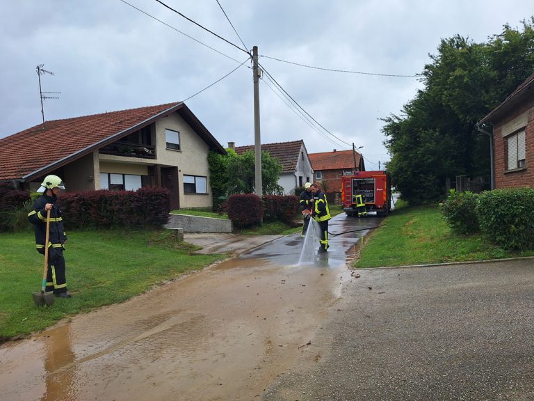 Vatrogasci uspješno sanirali mulj na cestama. Načelnik: ljudi, pravi ste!