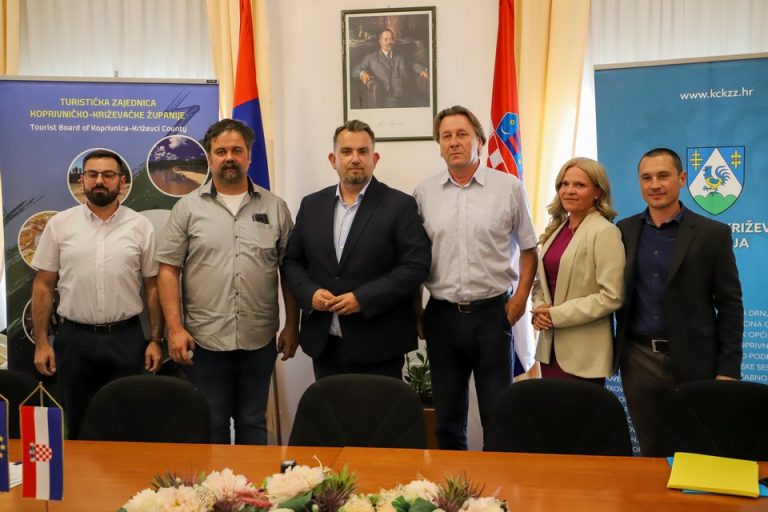 FOTO Turističke zajednice s područja županije dobile sredstva za razvoj turizma. Župan Golubić: Slijedi valorizacija kako bismo bili još bolji