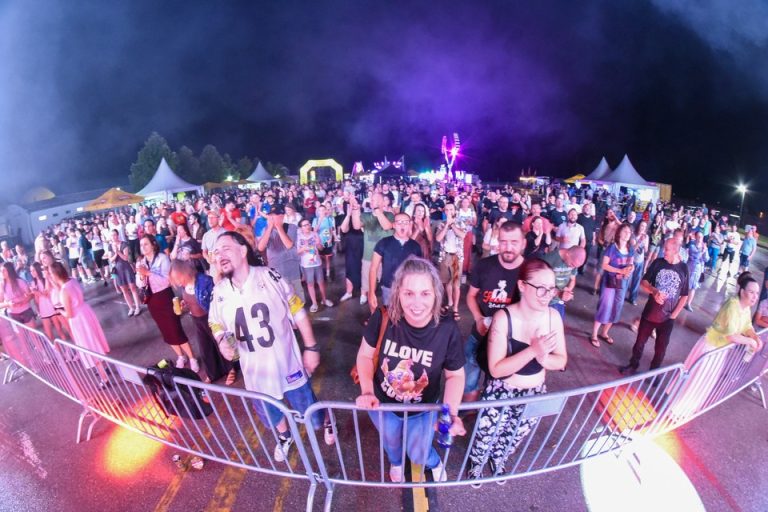 FOTO: TBF unatoč kiši zabavio mnogobrojnu publiku na Picokijadi