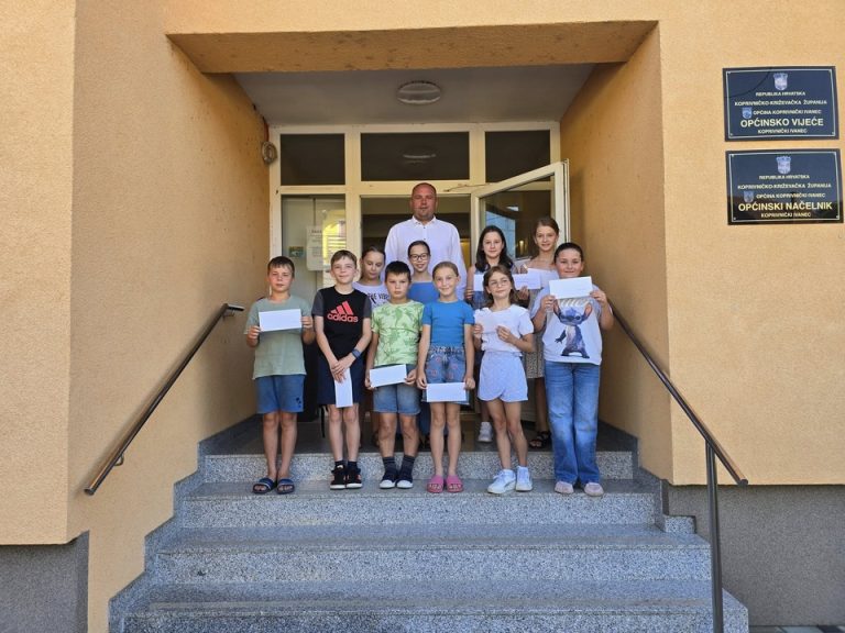 FOTO Načelnik Zoran Vrabelj primio najuspješnije učenike i podijelio im novčane nagrade