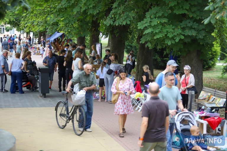 Ljetna tržnica knjiga i buvljak vraćaju se u središte Koprivnice, evo kako možete sudjelovati