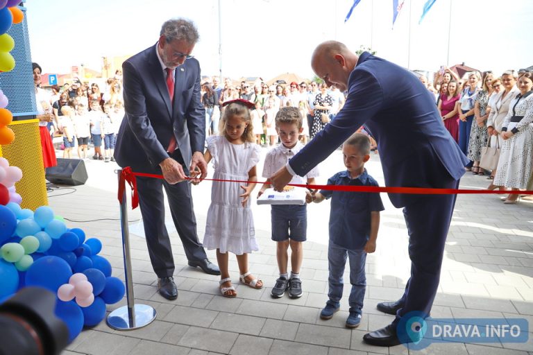 FOTO Svečano otvoren najmoderniji vrtić u Koprivnici i županiji. Jakšić: Dok je mališanki i mališana, bit će i naših vrtića i naše Koprivnice i Podravine