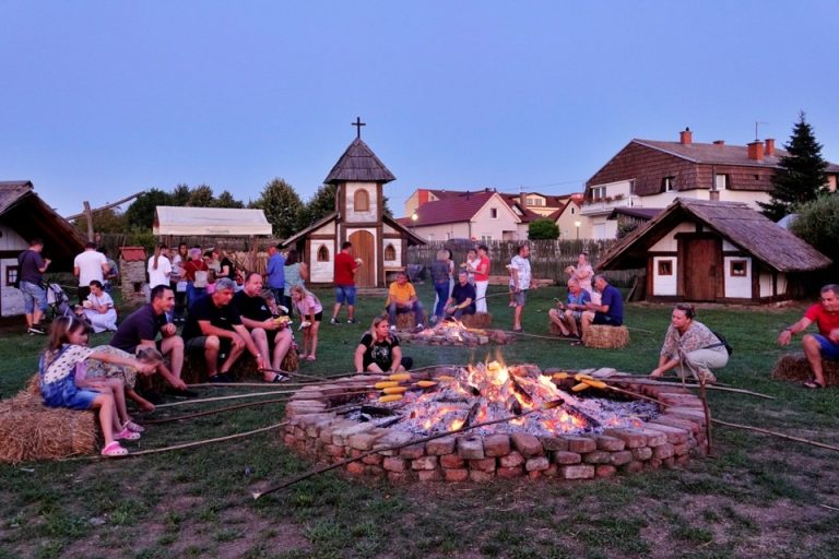Počinje popularni Summer Cock Festival u Đurđevcu, za vikend nas očekuju Pečenjak Party, nogometne utakmice i kazališna predstava
