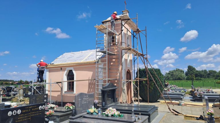 FERDINANDOVAC Otkriveno novo ruho kapelice Žalosne Gospe na mjesnom groblju