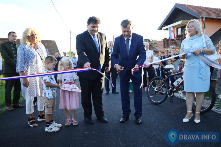FOTO Otvorena cesta u Hlebinama, mještani se okupili na fešti. Načelnica Trnski: Naša snaga je u zajedništvu svih generacija u našoj maloj općini