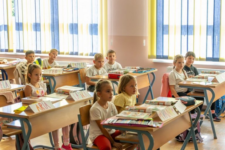FOTO: PETERANEC Načelnik Derdić posjetio školarce i poželio im uspješnu godinu