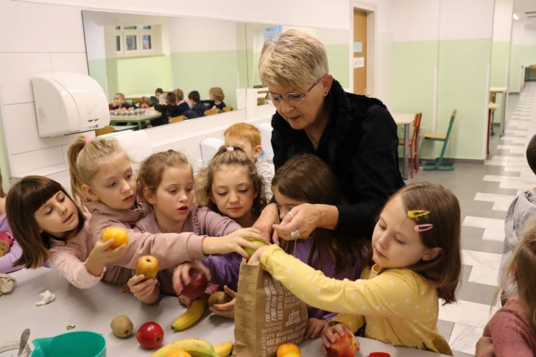 FOTO Veseli i zdravi početak dana uz Smutek radionicu u OŠ Đuro Ester