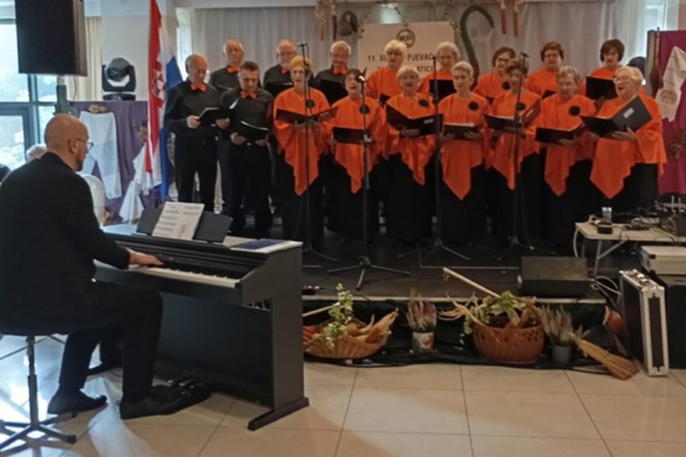 RASINJA Mješoviti zbor Matice umirovljenika Općine Rasinja nastupio na 11. susretu pjevačkih zborova Marice umirovljenika Hrvatske