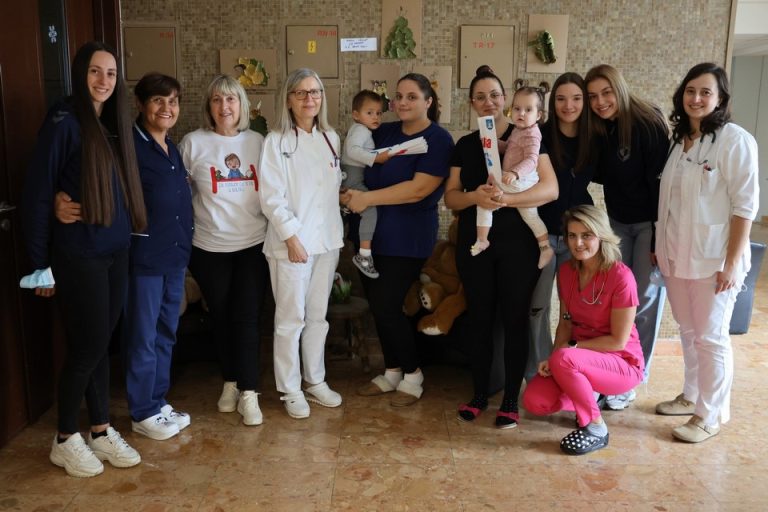 FOTO: VELIKO SRCE IZVAN TERENA Podravkašice razveselile mališane na Odjelu za pedijatriju