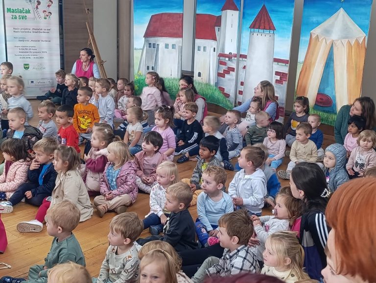 FOTO Odgojiteljice oduševile klince predstavom u vrtiću: ‘Ovakvi posebni trenuci ostaju u lijepom sjećanju, a ujedno jačaju bliskost i povjerenje’